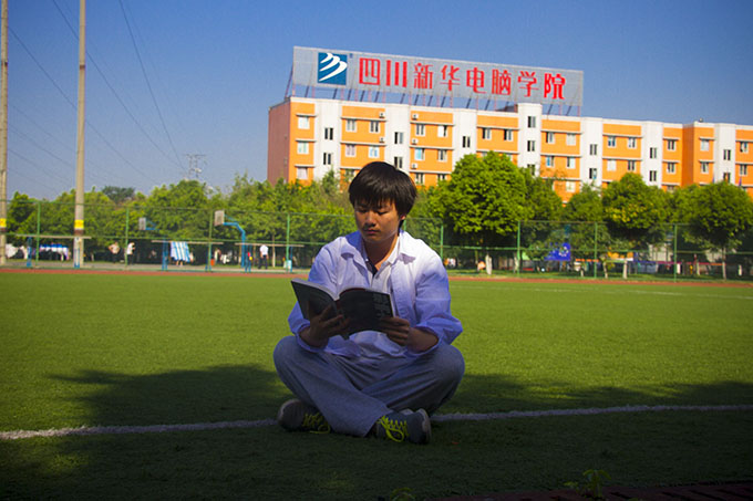 一個熱愛詩歌的互聯網男孩