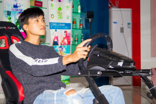  四川新華學(xué)子——追夢(mèng)赤子心