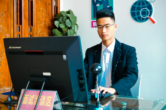 如果你遇見過四川新華，其他學(xué)校都變成將就