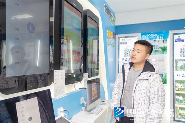 看臉時代的零零后，如何擺脫枷鎖、負重前行