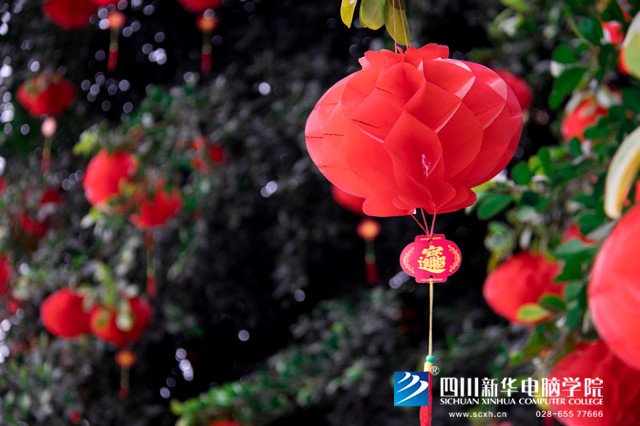 看臉時代的零零后，如何擺脫枷鎖、負重前行