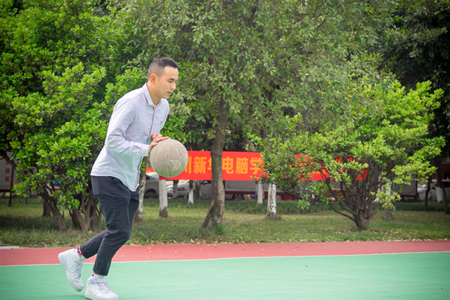 高中輟學(xué)，看“職場小白”如何“技能在手，天下可走”