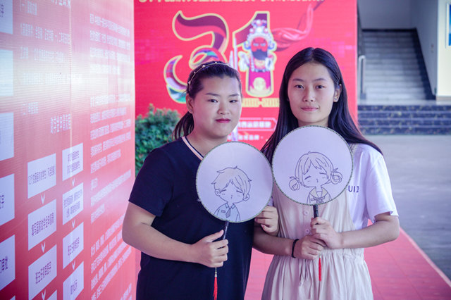 在校學習不到一年，半年收入6W+,她們是如何做到的？