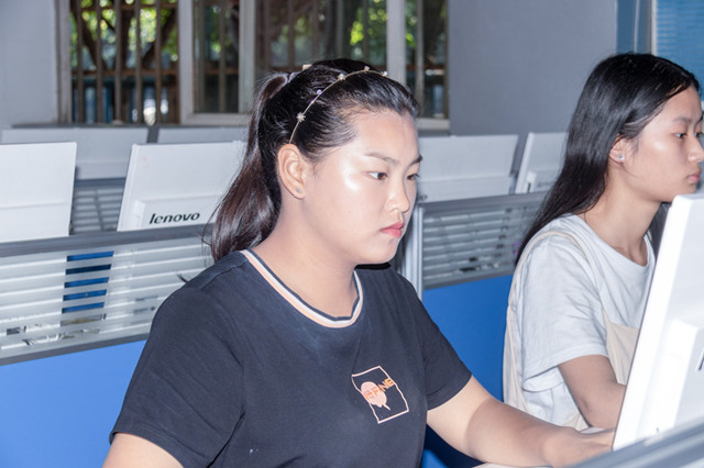 在校學習不到一年，半年收入6W+,她們是如何做到的？