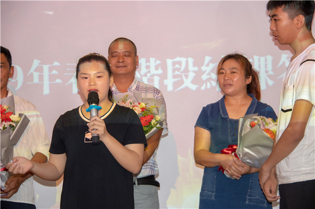 在校學習不到一年，半年收入6W+,她們是如何做到的？