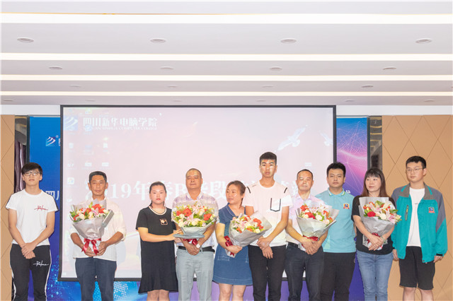 在校學習不到一年，半年收入6W+,她們是如何做到的？