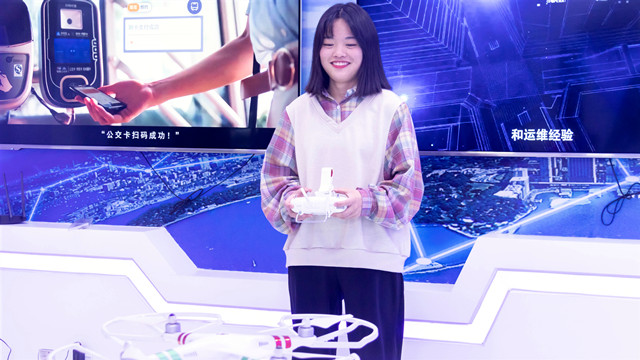 初中畢業(yè)來新華，勇敢追逐設(shè)計(jì)夢 