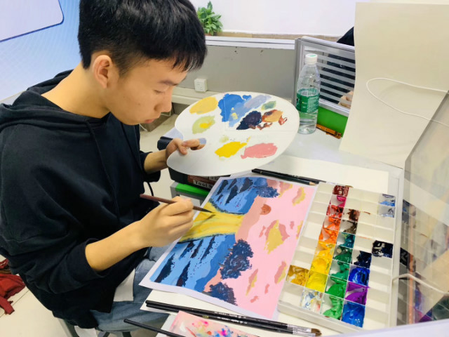 不愿荒廢青春，我來新華開啟新人生