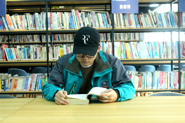 高考落榜不氣餒，來新華演繹精彩人生