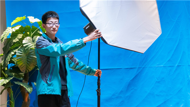 來新華學設計，為夢想加冕