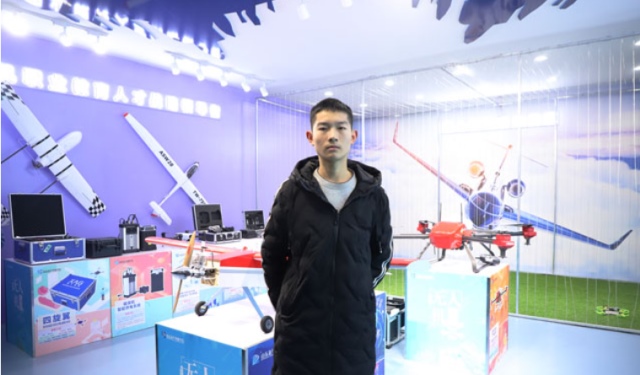 選擇新華學無人機，圓我“飛手”夢