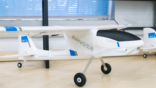 選擇新華學無人機，圓我“飛手”夢