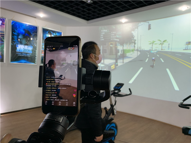 選擇新華學(xué)電商，線上開(kāi)啟新學(xué)年