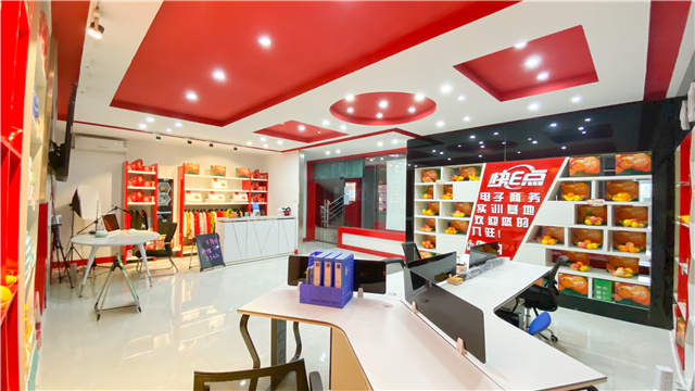 選擇新華學(xué)電商，線上開(kāi)啟新學(xué)年