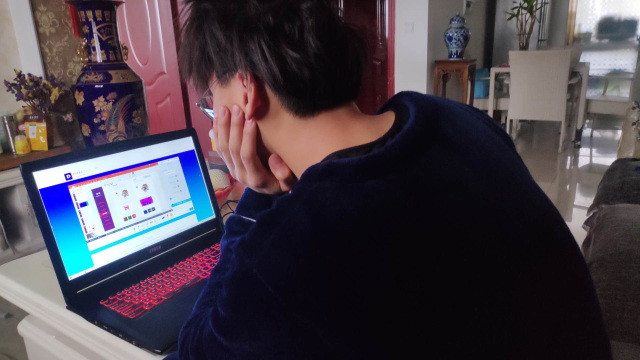 同學，你認真學習的樣子真好看！