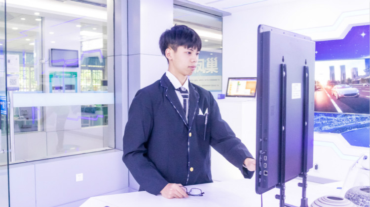 心中有火，眼中有光，新華圓夢少年！