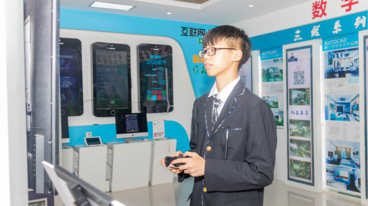 心中有火，眼中有光，新華圓夢少年！