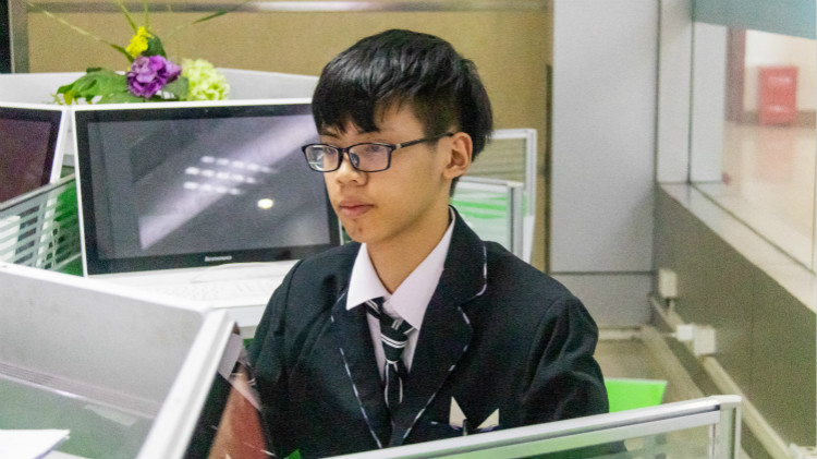 心中有火，眼中有光，新華圓夢少年！