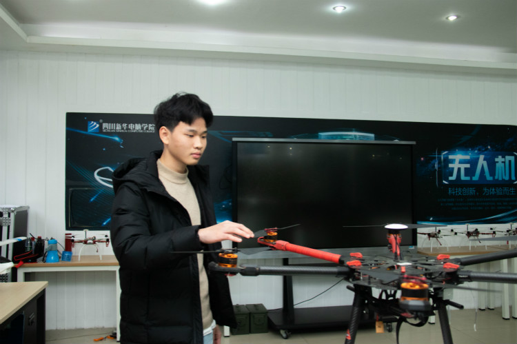 轉(zhuǎn)校再擇校讓夢(mèng)想在新華重新起飛