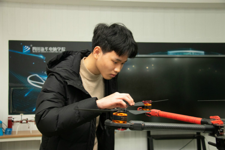 轉(zhuǎn)校再擇校讓夢(mèng)想在新華重新起飛