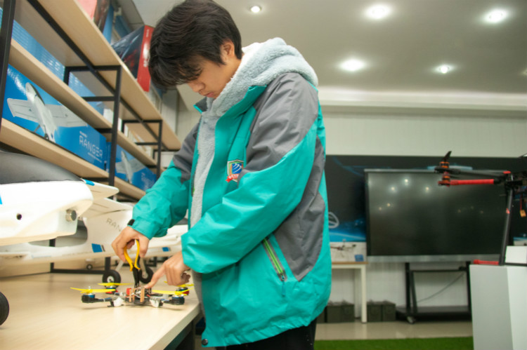 逐夢(mèng)者自強(qiáng)不息 有志者奮斗無(wú)悔?