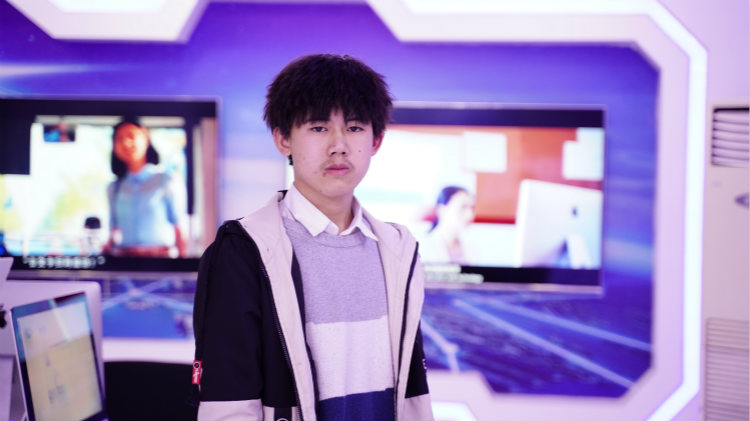 歷經(jīng)艱辛，不遠(yuǎn)萬里來新華追夢！