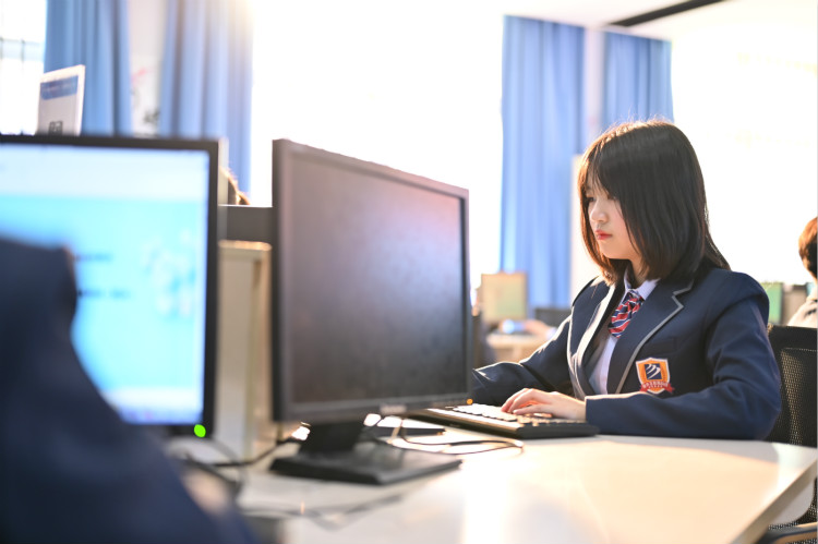 初高成績不理想，找職校？女生學(xué)什么專業(yè)好？