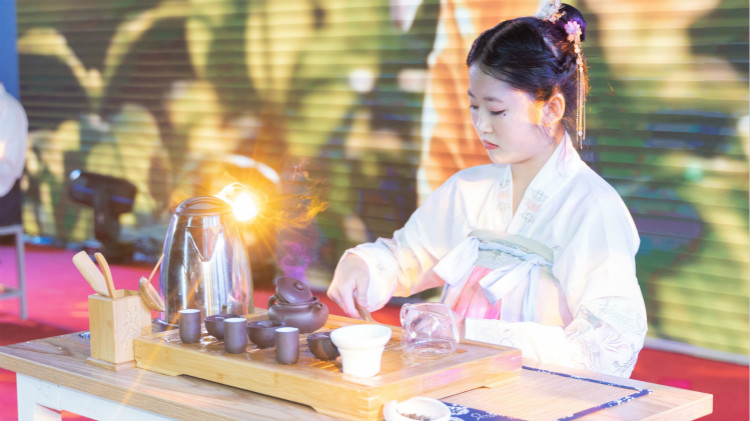 追風(fēng)少年，新華有夢(mèng)，讓青春不負(fù)好時(shí)光！