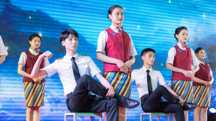 新華 《有志、有智、有質(zhì)》青年