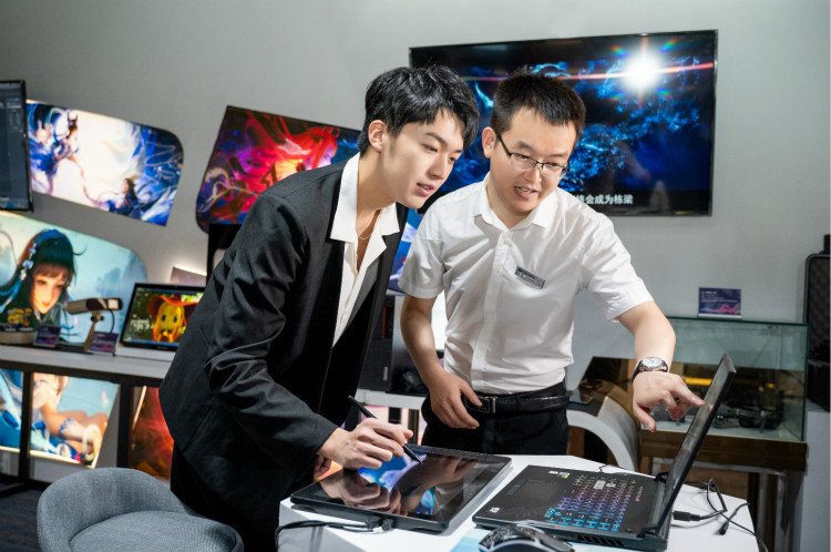 盧東旭粉絲見(jiàn)面會(huì)，新華影視動(dòng)漫推薦官答疑時(shí)間到！