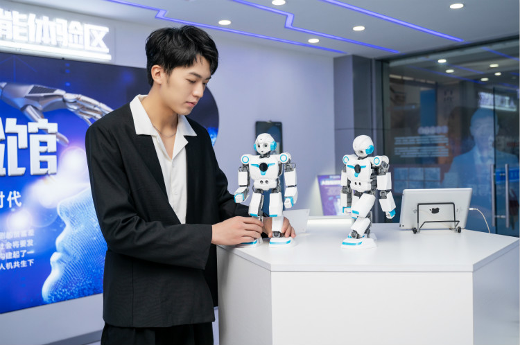 盧東旭粉絲見(jiàn)面會(huì)，新華影視動(dòng)漫推薦官答疑時(shí)間到！