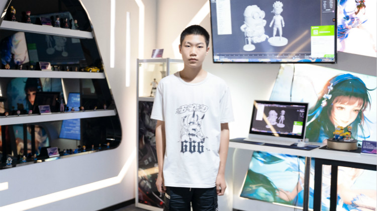 韓磊：理想的象牙塔，來新華學(xué)技術(shù)就對了！