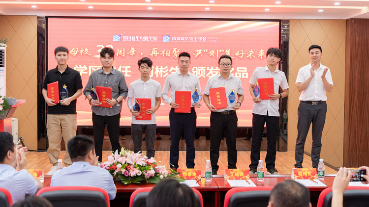 一無所有從新華走出，華麗轉(zhuǎn)身再歸來！