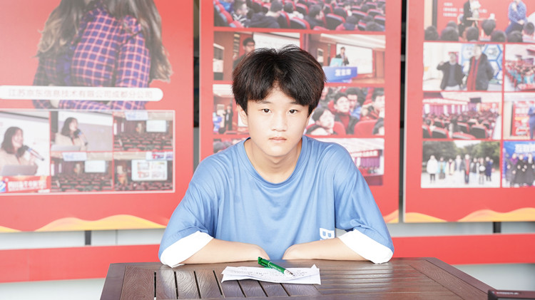 轉(zhuǎn)校來新華，乘著夢想的東風(fēng)搏擊長空！