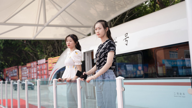 轉(zhuǎn)校來四川新華，我找到了久違的成就感！