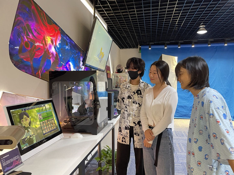 三姐妹一同報(bào)名，圓夢(mèng)新華