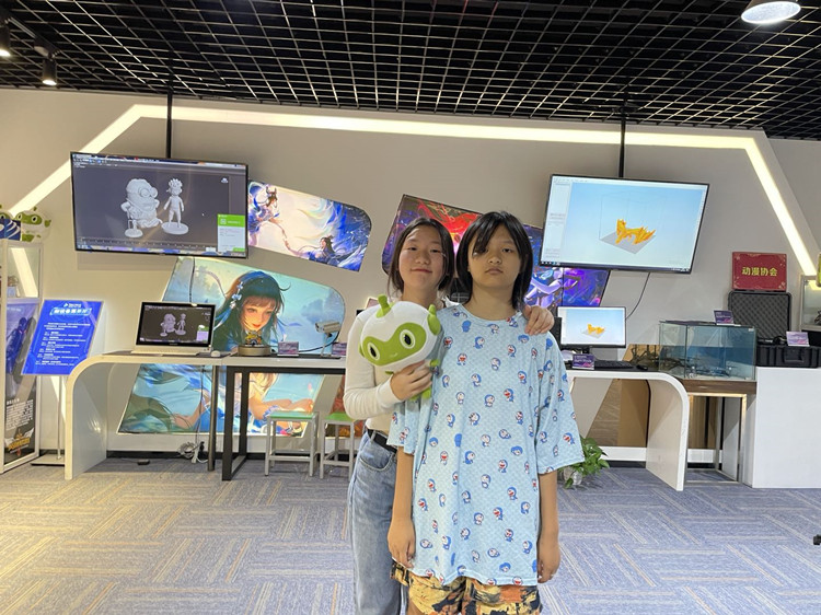 三姐妹一同報(bào)名，圓夢(mèng)新華