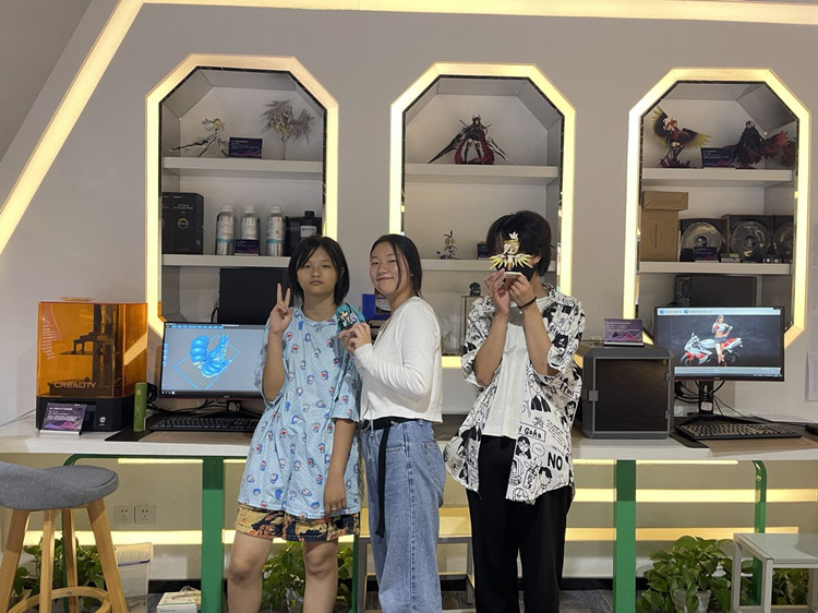 三姐妹一同報(bào)名，圓夢(mèng)新華