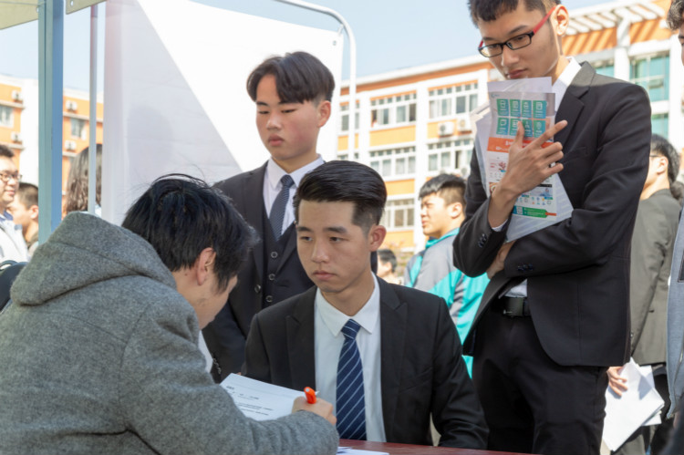 就業(yè)薪資屢創(chuàng)新高，學技正當時，來年三月好就業(yè)