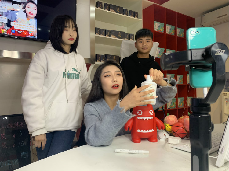 搶搶搶！雙十一學(xué)電商來新華搶名額