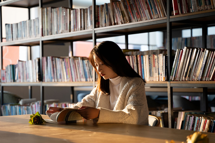 勇做走在時(shí)代前列的奮進(jìn)者—新華少年 志在千秋