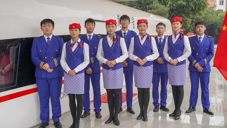 國(guó)防少年—在新華用技能改變青春