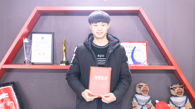 選擇新華，涅槃重生的雙胞胎兄弟！