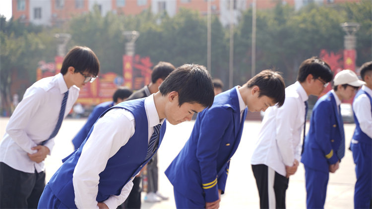 國防風(fēng)采！新華國防少年不怕練！