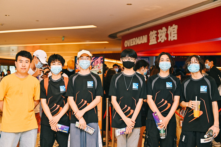 RNG三比二奪冠！電子競技行業(yè)崛起