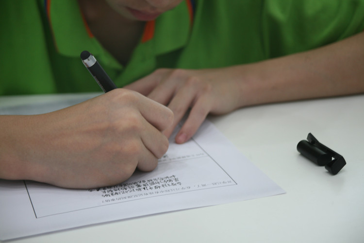 轉(zhuǎn)學(xué)逐夢(mèng)，競(jìng)技新華