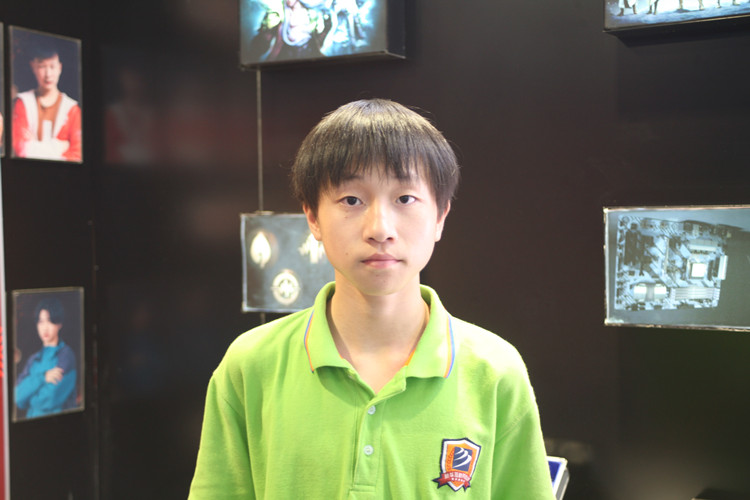 轉(zhuǎn)學(xué)逐夢(mèng)，競(jìng)技新華