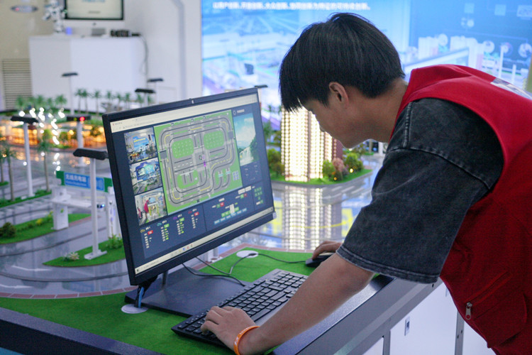 成功學(xué)子|明心見性，技藝則一