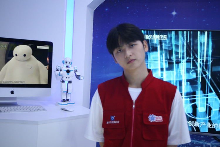 新華學(xué)子|勇攀高峰，研精覃思