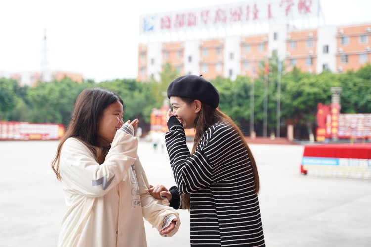 新生故事|再聚新華，共訴情誼